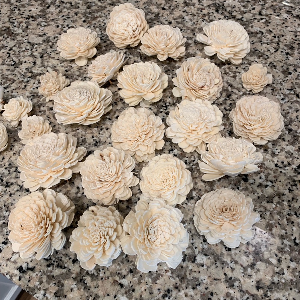 Bundle of 32 Cream Wood Flowers